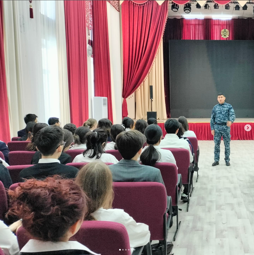 ЮПБ инспекторы лейтенант Амутов Юсупжан Давлетжанович 5-11 сынып оқушыларымен профилактикалық әңгімелер өткізді.