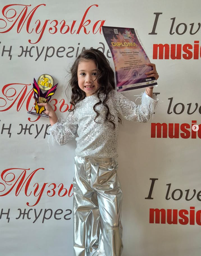 Оқушыларымызды Тұмағалиева Диана (1 А кл) Гран-примен және Ақыжан Арданумен (2 А кл) 1 орынмен