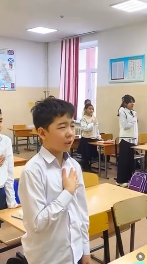 Мектебімізде 1–11 сыныптар аралығында Жамбыл Жабаевтың 180 жыл толуына орай және «Біртұтас тәрбие» бағдарламасы аясында «Жеке қауіпсіздік», «Көмек», «Адал азамат» тақырыптары бойынша сынып сағаттары өтті.